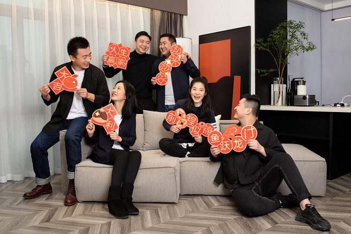 Airbnb爱彼迎上线“真爱不留白”，用全家福定格社区温度