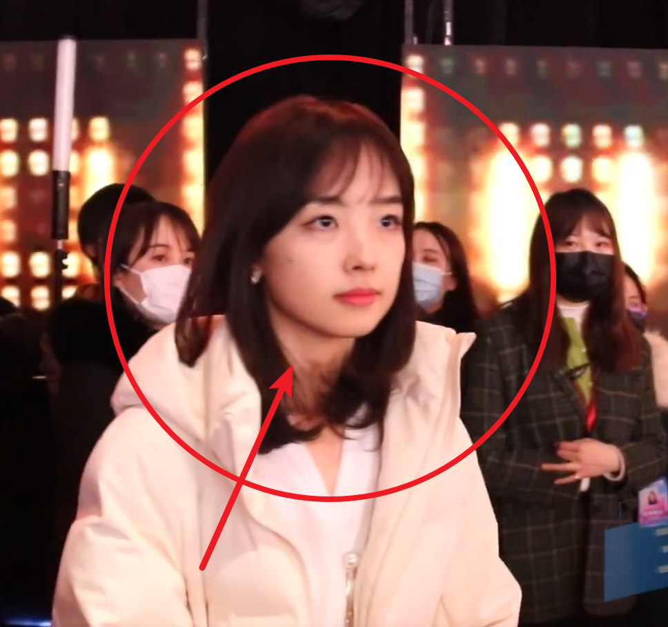 Ice of ice of Cai Xukun king is the same as casing first degrees, the station has Cp to feel very much together, this height needs 2 people I look however be stupefied