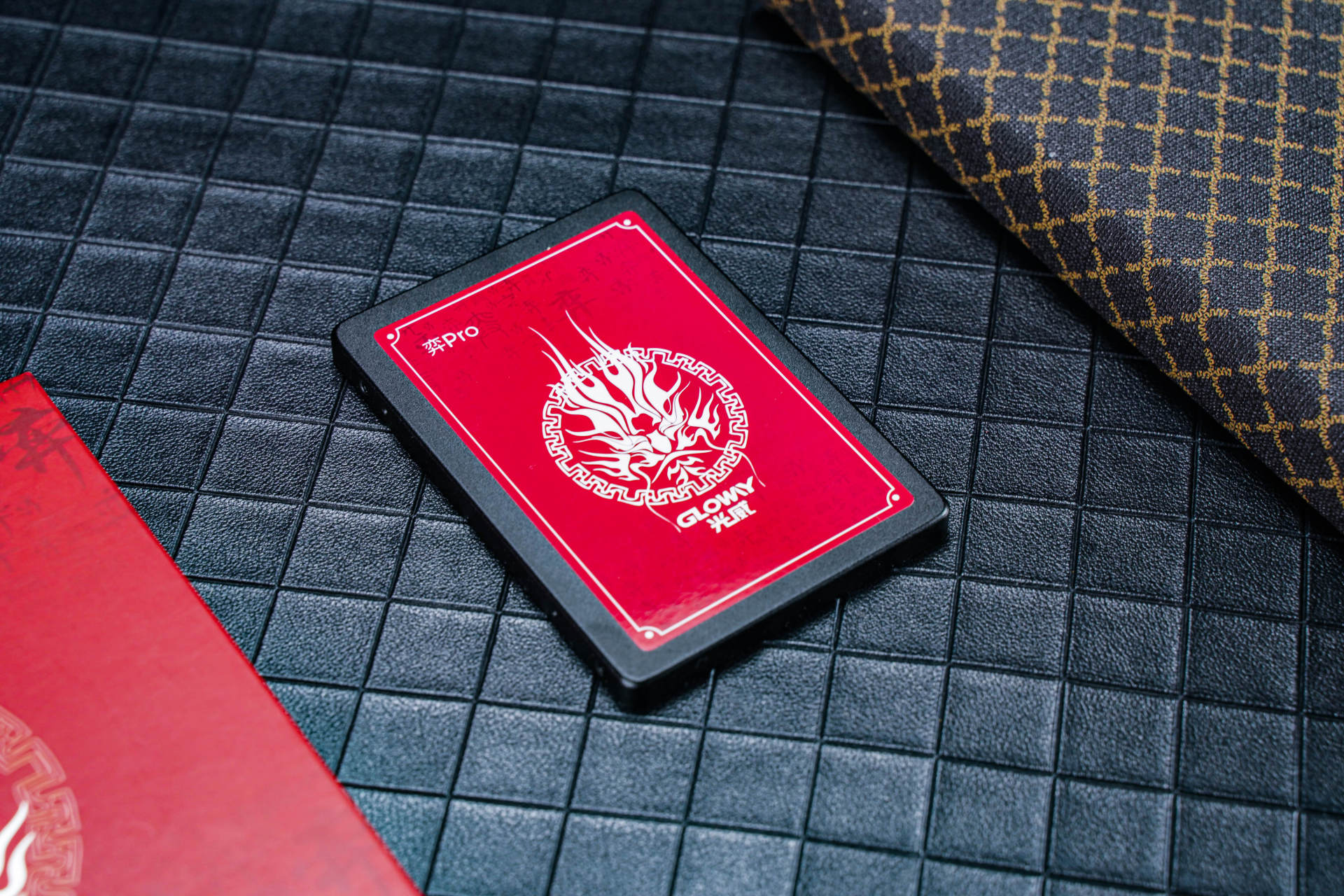 少不了的中国红体验光威弈系列Pro SATA SSD固态硬盘