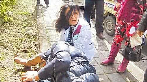 2008年,张韶涵被母亲将财产"洗劫一空",没钱治病却被母亲告上法庭