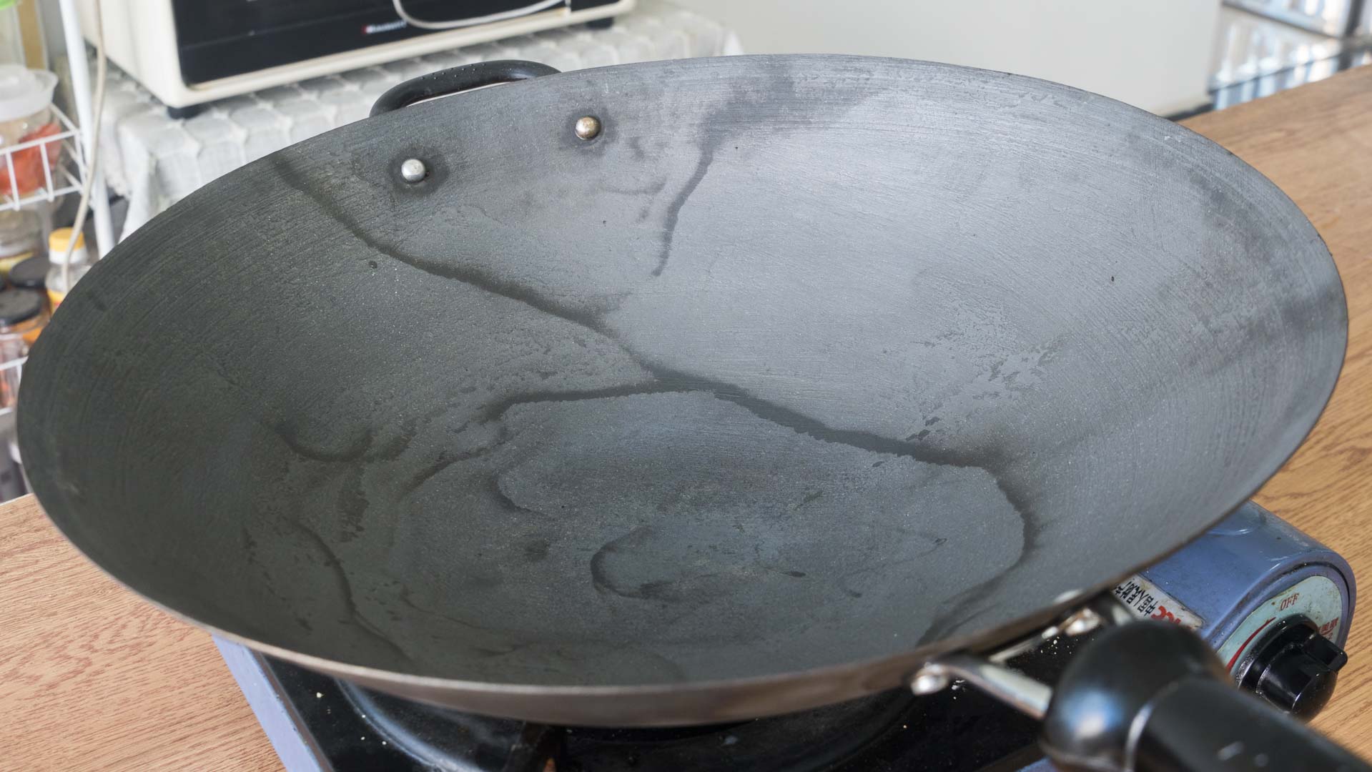 新鐵鍋千萬別直接用，教你正確的開鍋方法，不粘鍋不生鏽，特實用