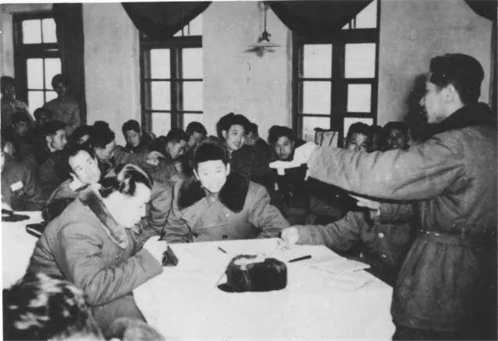 1955年粟裕调空军入闽，伟人在杭州听闻大怒：谁做的决定