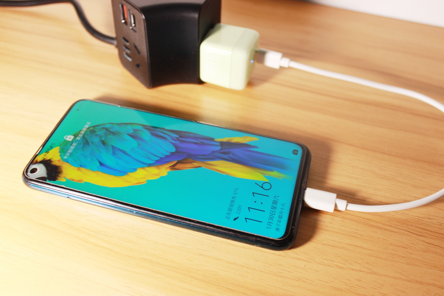 给手机来颗糖，努比亚方糖快速充电器使用评测