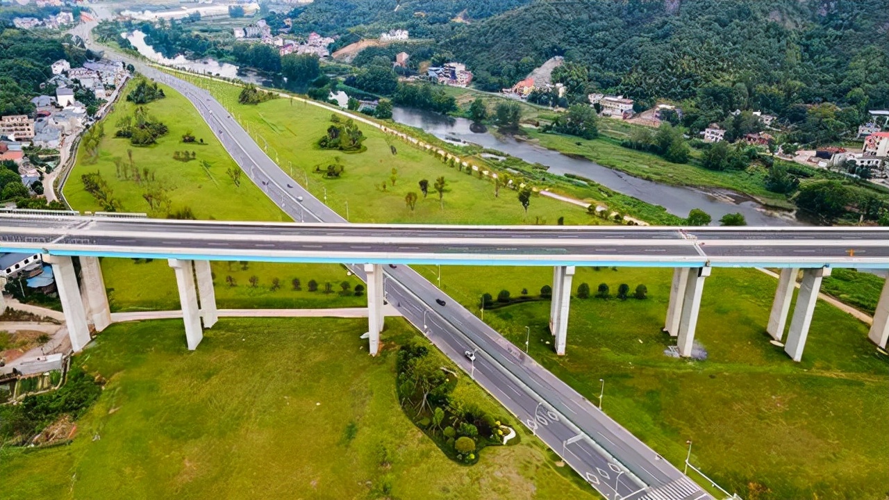 真高兴，萍莲高速公路要来了，沿线百姓出行更便捷