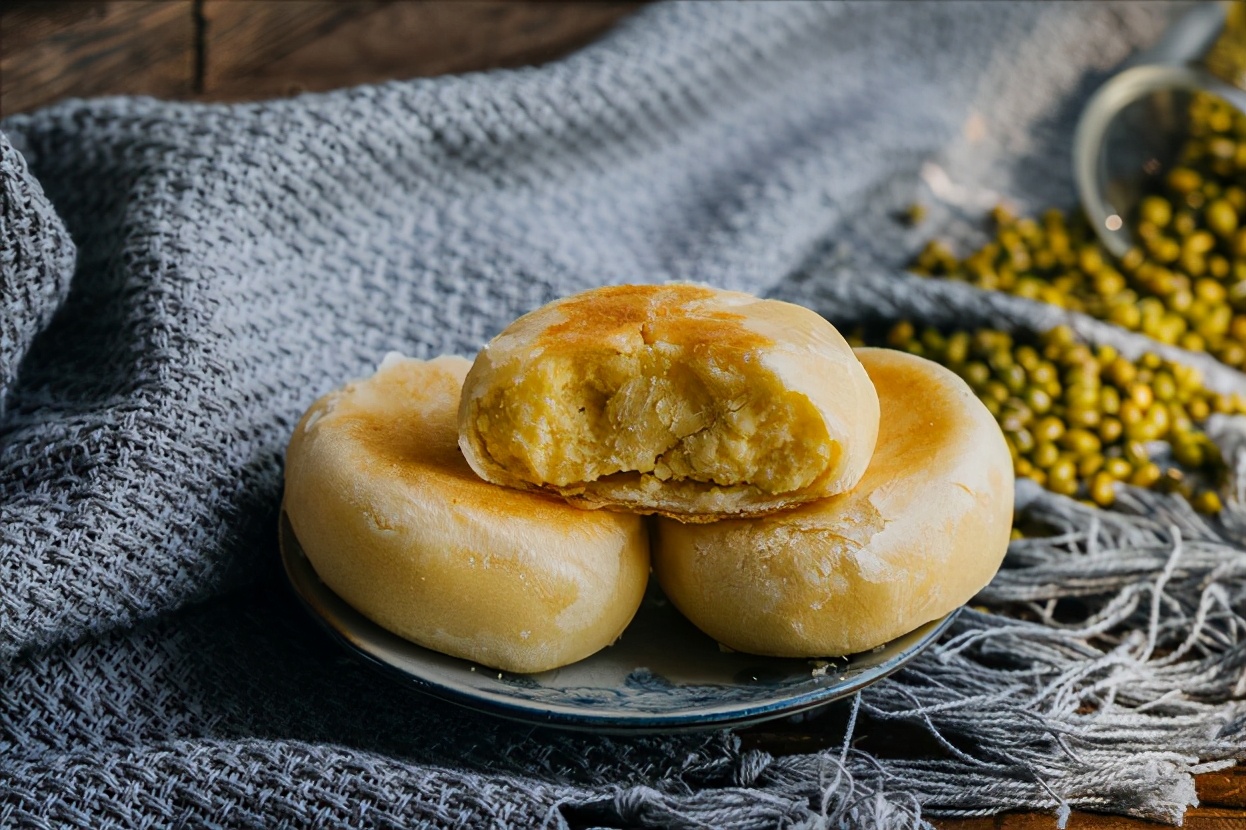 绿豆别再煲汤了，换个新吃法，清凉解暑无添加，又香又甜酥掉渣