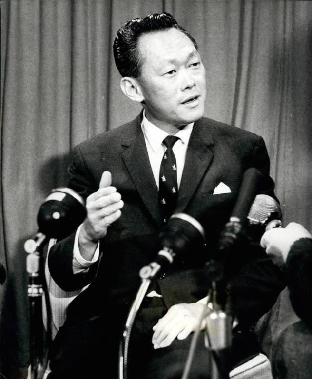 先在新加坡废汉语，后又扶持汉语学校发展，李光耀果然是老狐狸