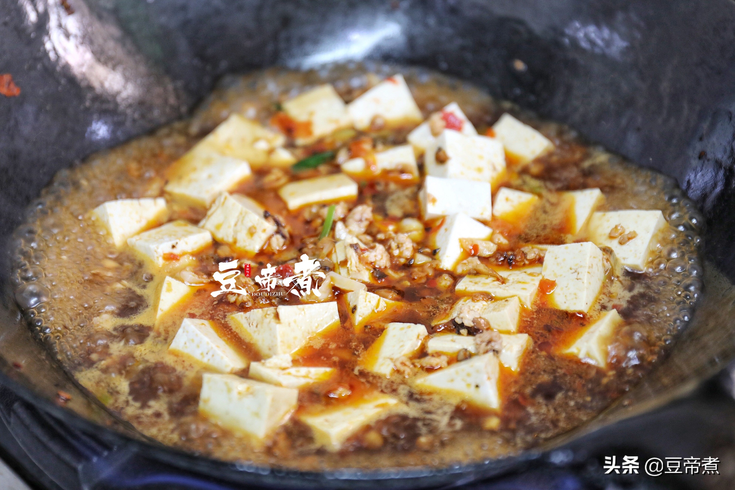 豆腐这样做，一匙就能下碗饭，味道香口感好，就算连吃三天也不腻