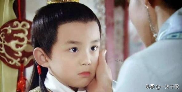 都是童星出道，情商却是一个天上一个地下，难怪红不了