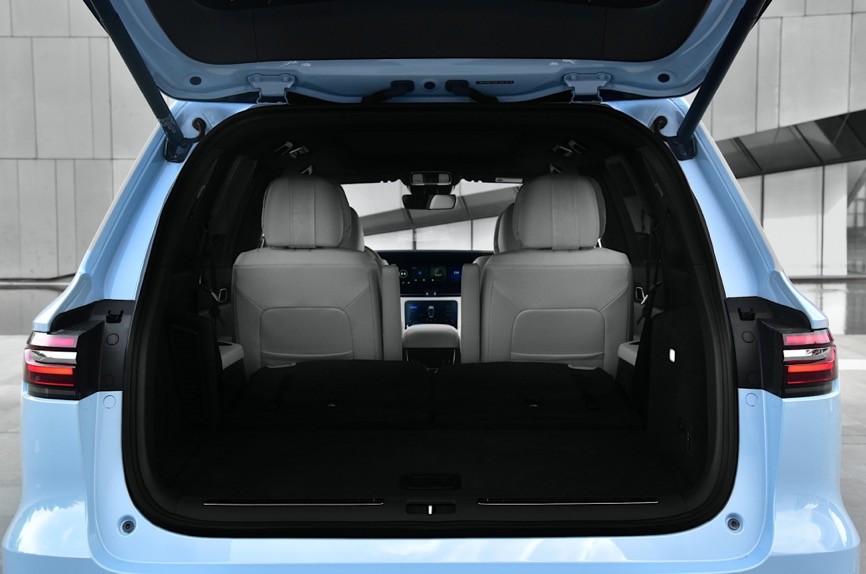 性能级智能电动SUV岚图FREE，能在中大型高端SUV市场分一席之地吗