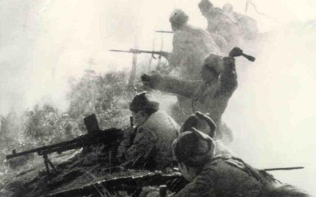 1958年，当首长路过一处县城时，发现粮仓警卫竟是牺牲5年的战友