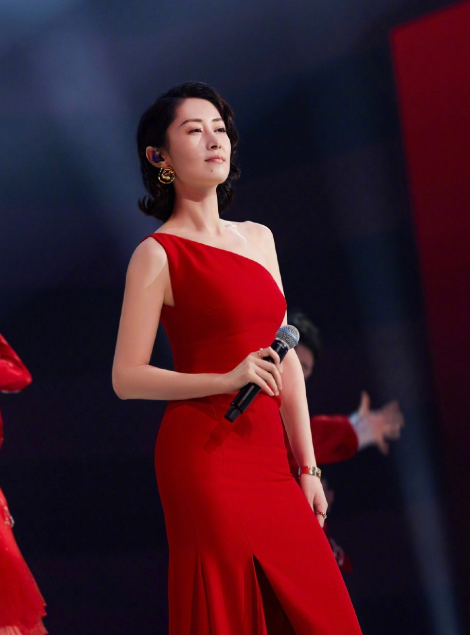 咏梅夺得最佳女主演！人到中年依旧活出自己的姿态，网友：我酸了