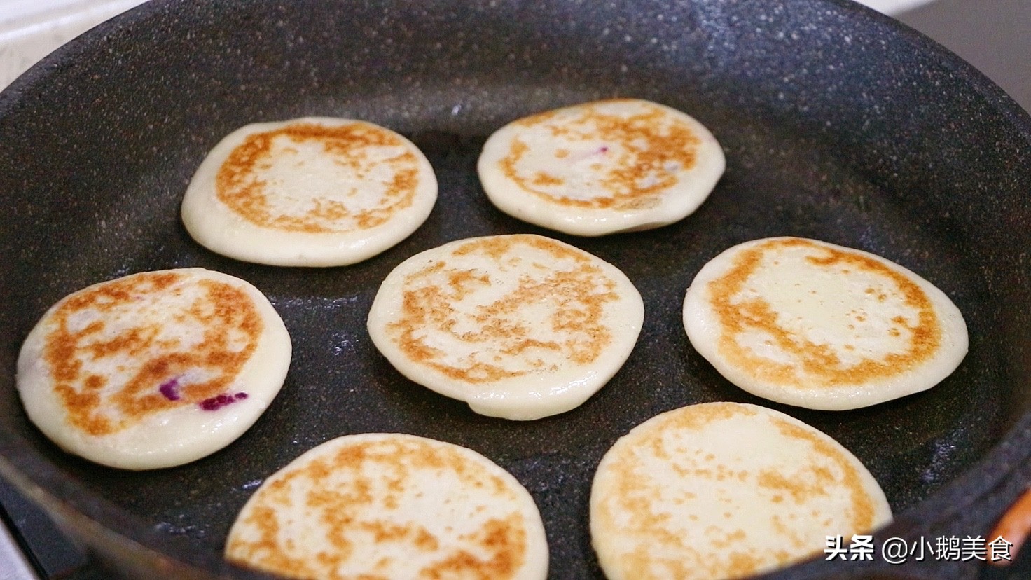 糯米粉這做法實在太好吃了，難怪小吃街那麼火，吃一次就念念不忘