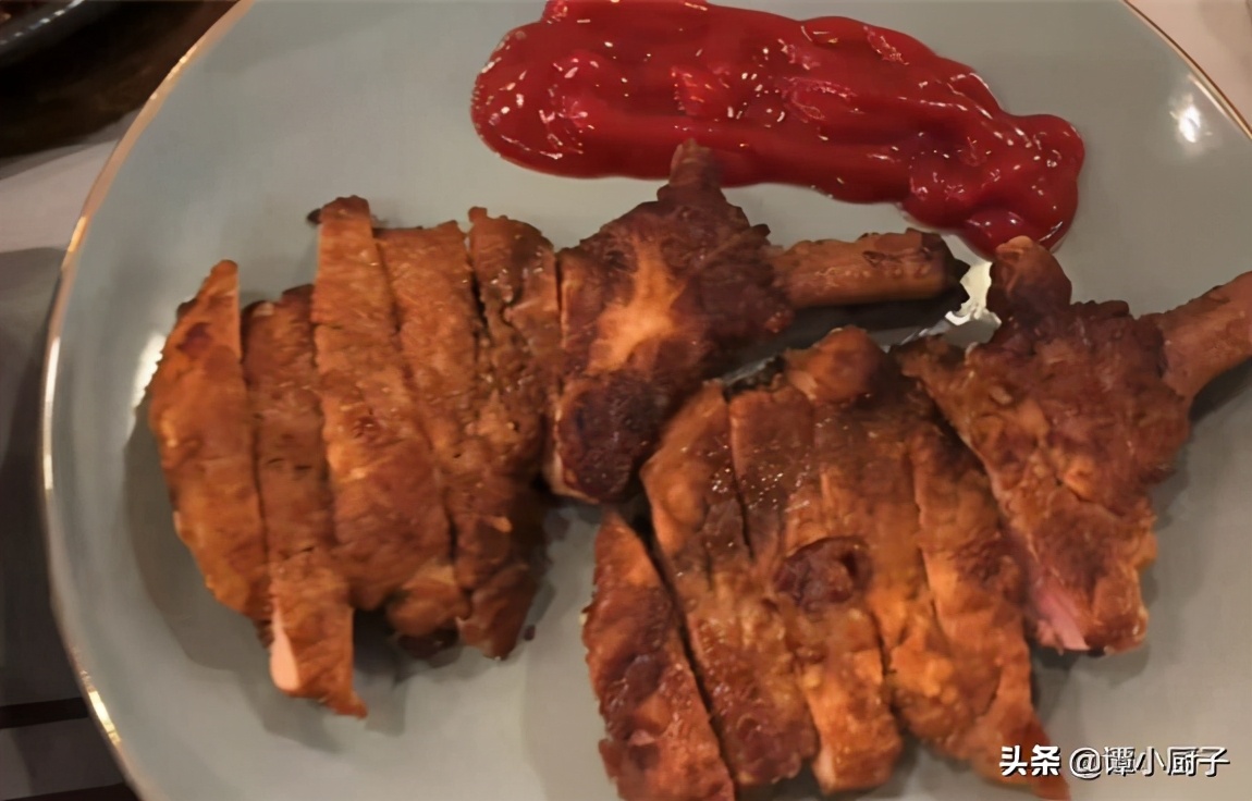 明星黄磊晒年夜饭，亲自下厨做18道大菜，网友：