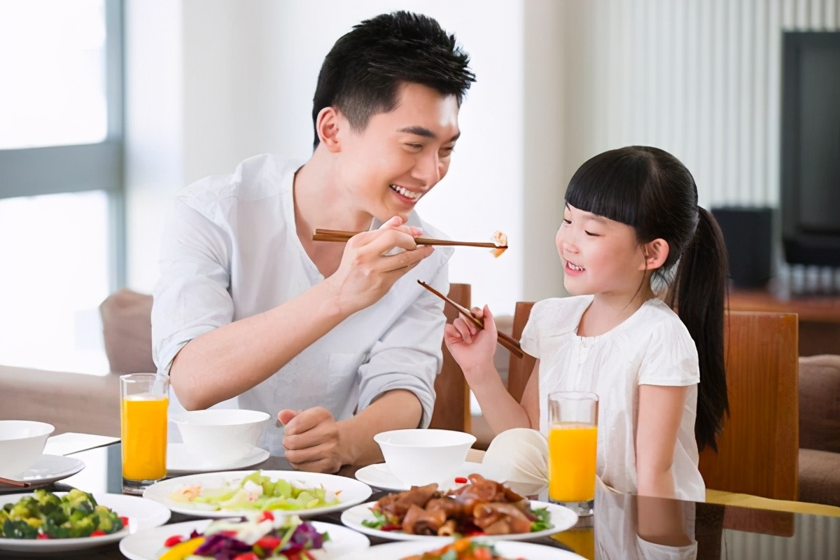 有種“女兒奴”叫劉德華，三點起床做早餐，五點送女兒上學