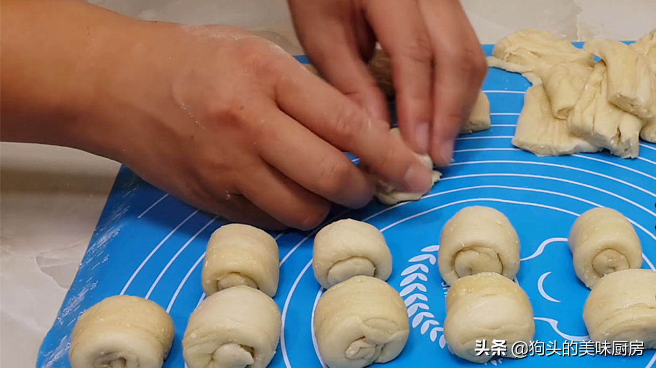 這零食我連吃了三天，一口一個，比麵包還好吃，太香了