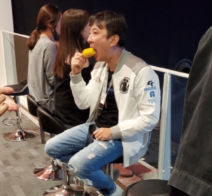 王思聪称16岁才知“家里有矿”！幼儿园照片曝光