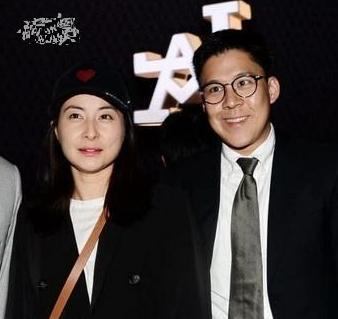 霍启刚晒一家七口晚餐，简朴得令人意外，与其