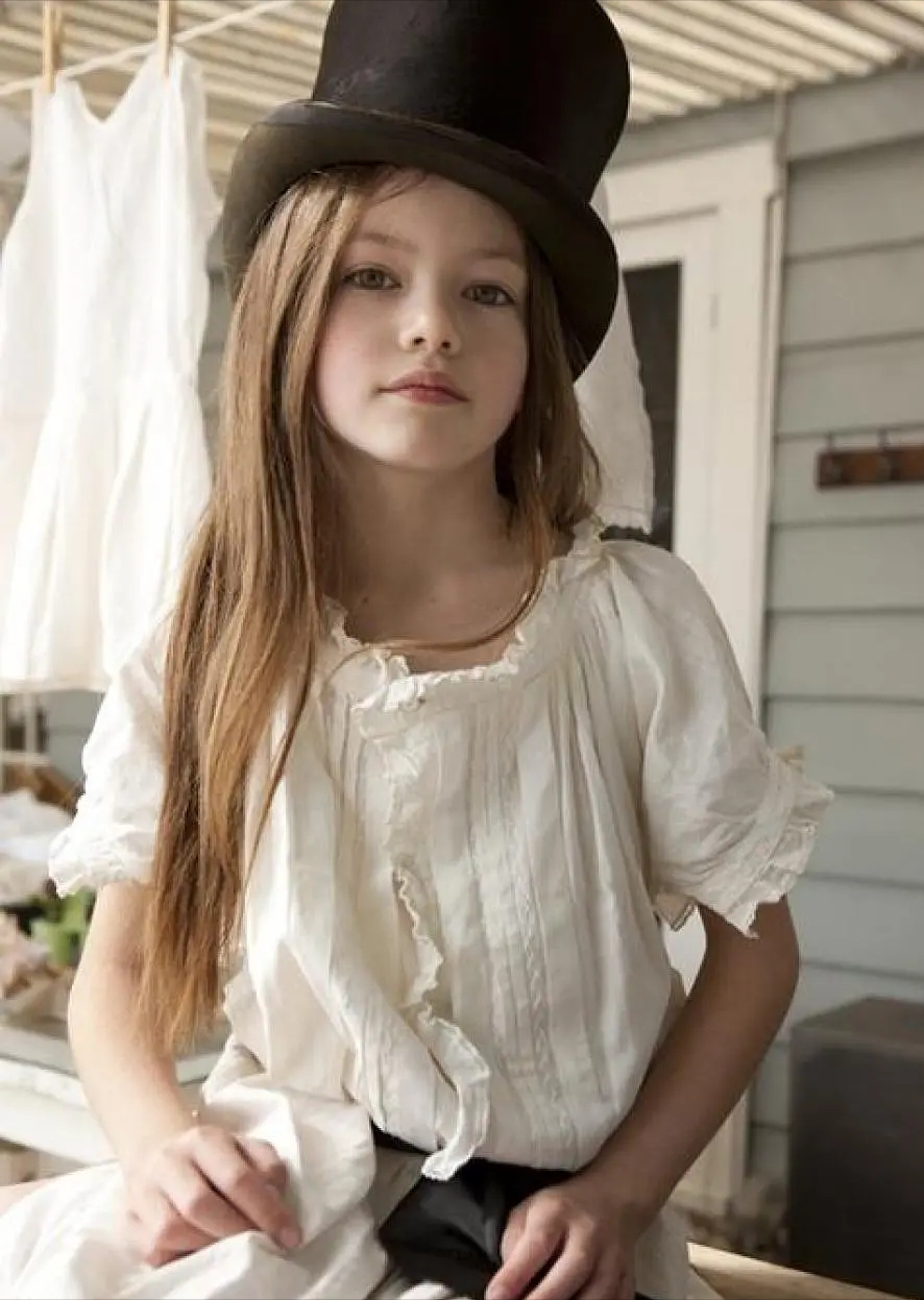 “暮光之城”那个小女孩如今已经21岁了，昔日的