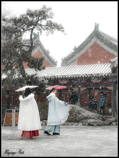 津门网吴强:《光影四九城》之三十八红墙白雪