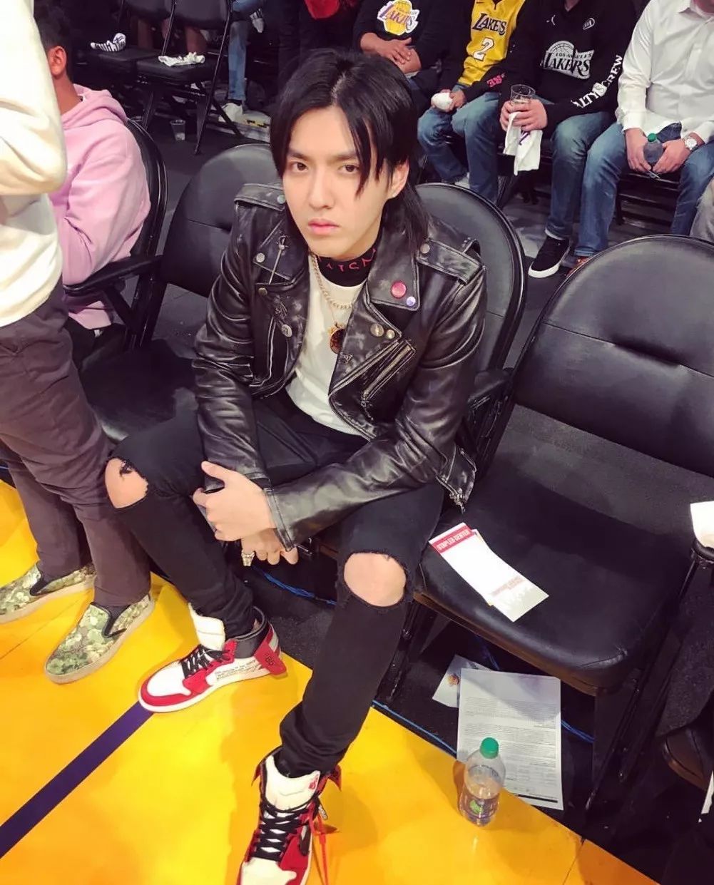  吴亦凡ow鞋(吴亦凡xvessel鞋) 第1张