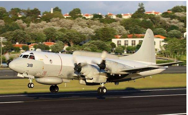 美军EP-3再度飞临上海东南部空域，驱逐舰进入