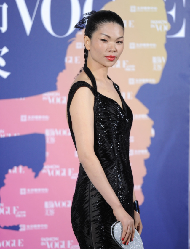 “顶级丑模”嫁“顶级法国豪门”，吕燕到底有何底气？