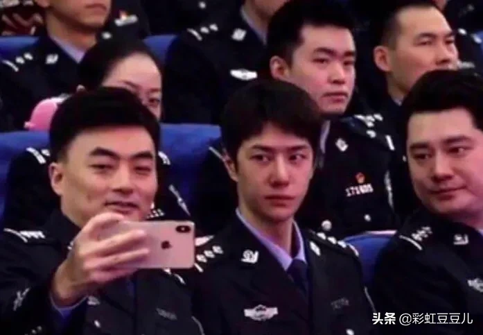 钱枫的头有王一博两倍大上热搜，小伊：我有王一博五倍大！