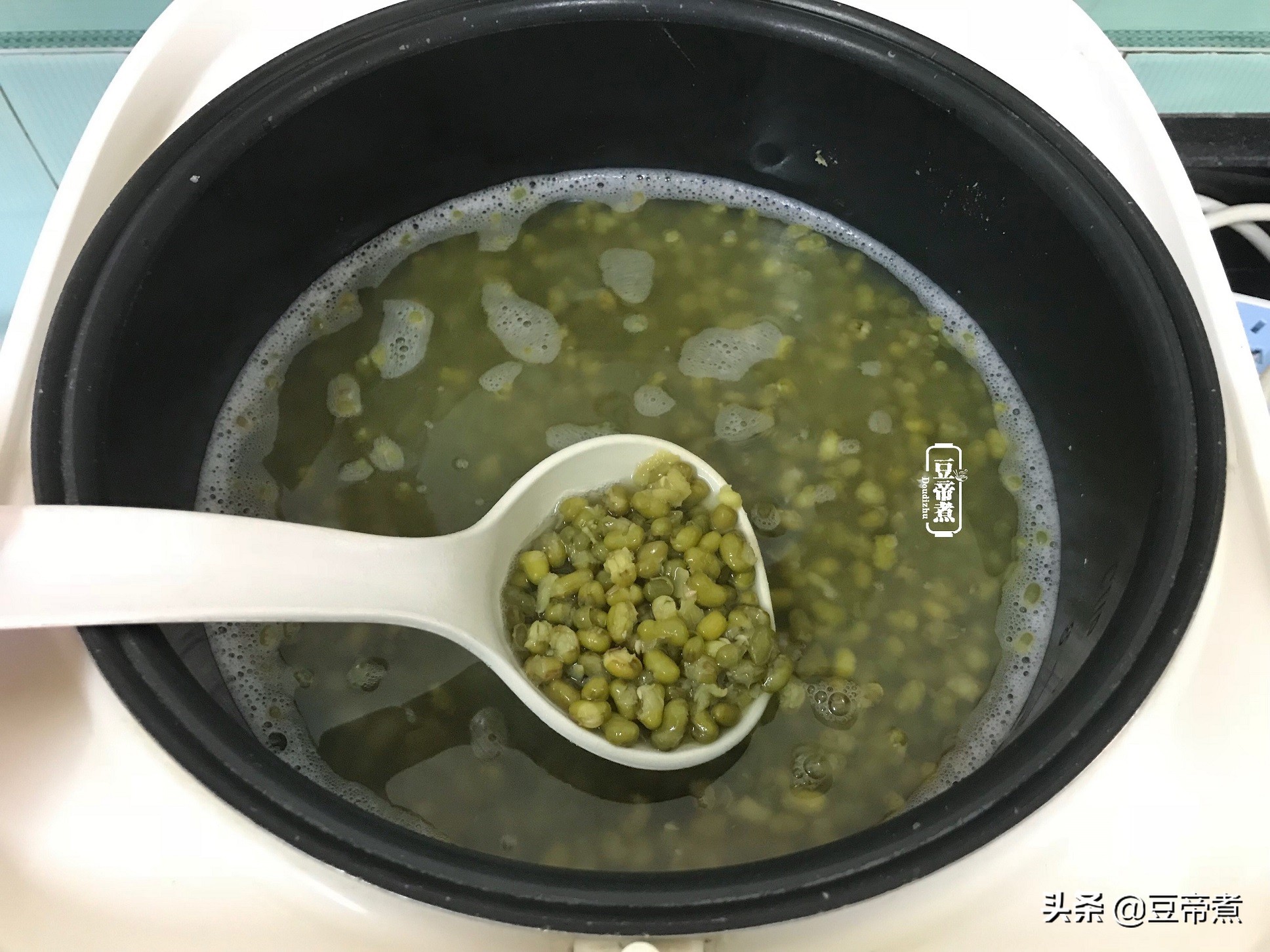 消暑解渴的绿豆汤，为何煮出来不翠绿，因为从第一步开始你就错了