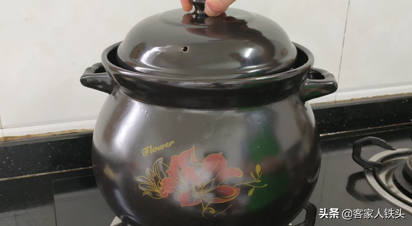 廣東人夏季少不了一鍋湯，教你煲湯技巧，湯鮮肉香，一大鍋不夠喝