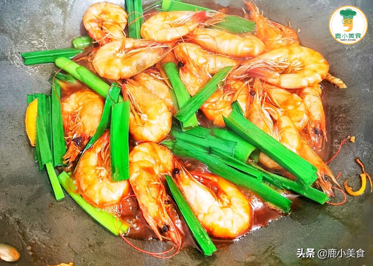 春節待客，寓意“紅紅火火”的油燜大蝦，紅亮喜慶，酥嫩美味