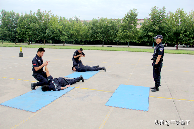 【警旗在一线飘扬】市公安局警训处督导检查富平警务实战教官教学法练兵比武活动