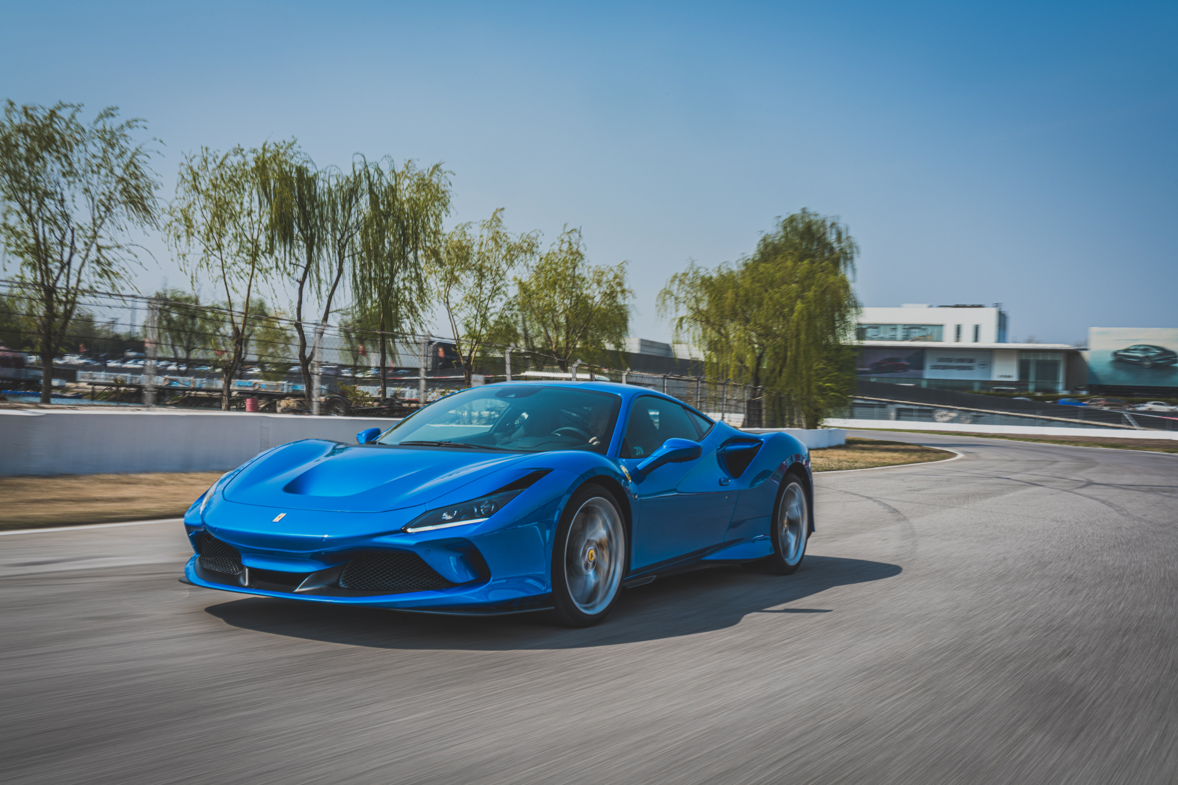 致敬经典的21款法拉利f8tributo纯正血统法拉利