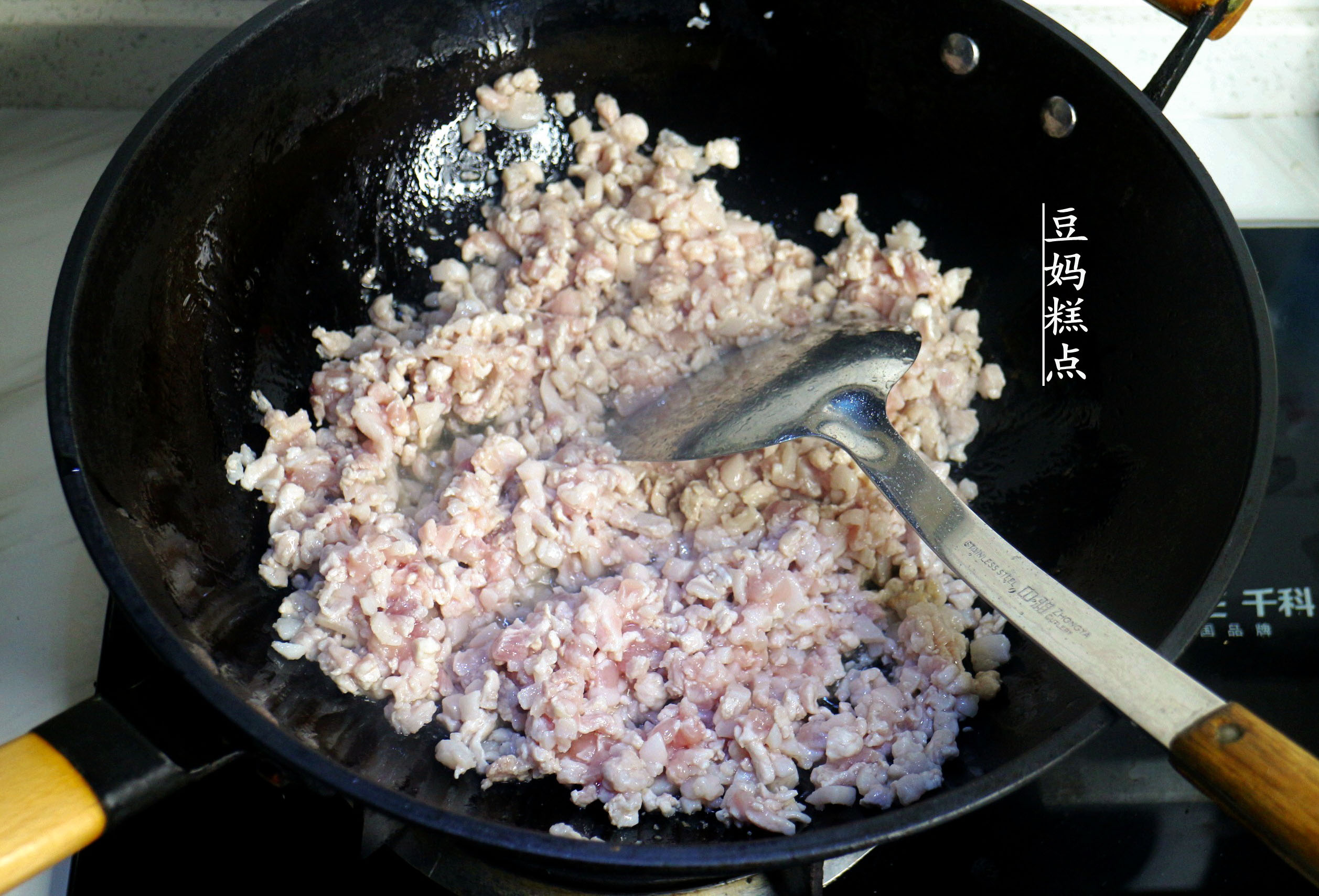 每年過年，我家必做的“醬肉包”，香濃味美，孩子搶著吃