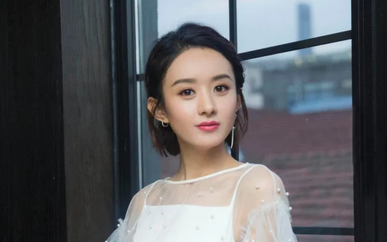 网友脑洞不小：热巴的鼻、赵丽颖的嘴、鞠婧祎的眼，纠合起来是她