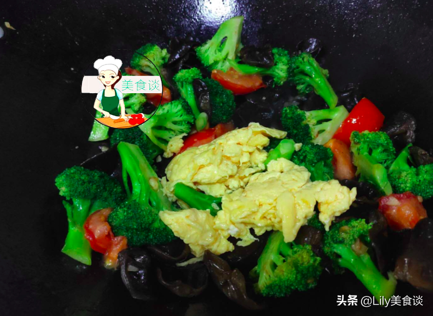 西兰花和此是绝配，不放肉也很香，隔三差五给孩子做，每回都光盘