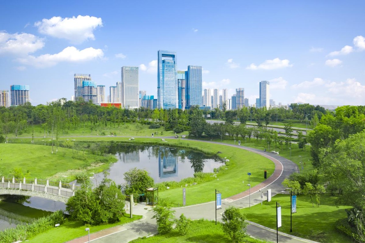 天府公园源湾实景图–图源万达1号公众号天府大道,也自不必多言.