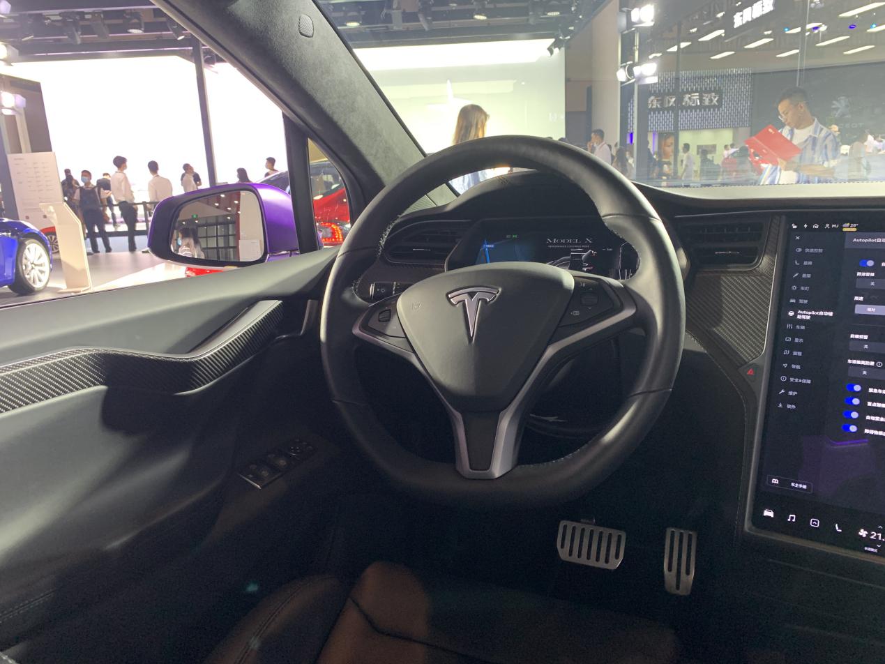 百万级纯电动SUV长什么样？奇幻紫Model X可能是最像的