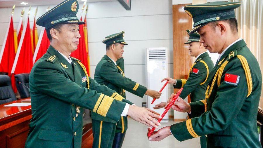 1993年有几位将军晋升上将，他们担任什么职务，