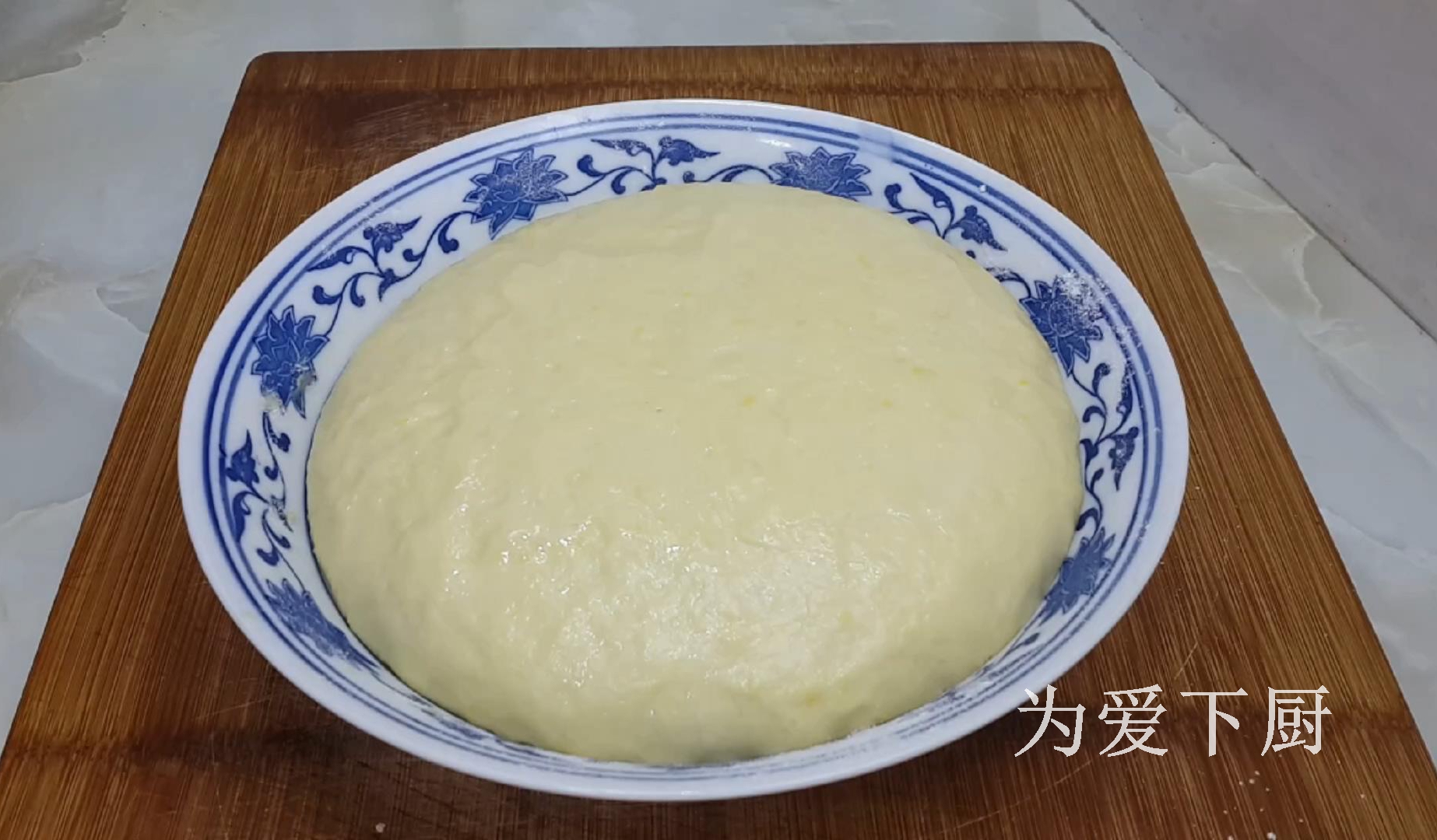 2個雞蛋，半斤麵粉，鍋裡炸一炸，鬆軟又香甜，比麵包油條還好吃