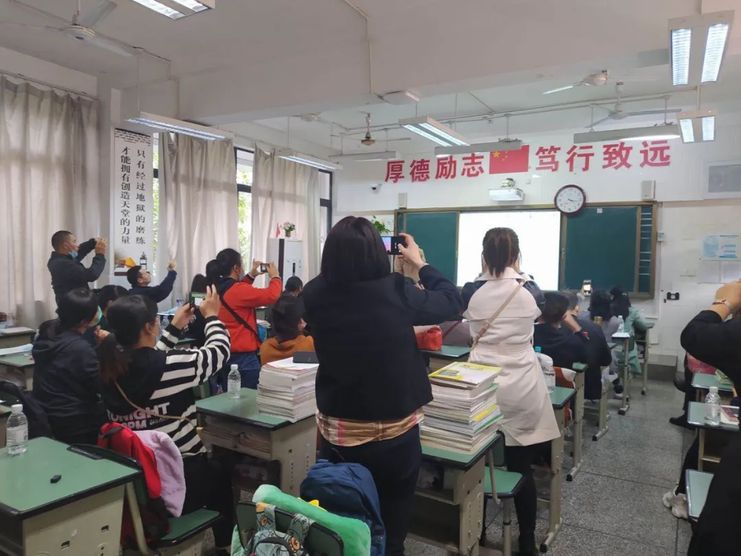 家校合力,静心守望——华阳中学举行高2022届秋季家校联系会