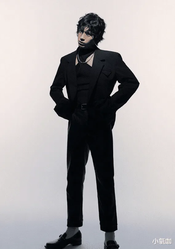 这还是井柏然吗？31岁“整容式”暴瘦登封面，不