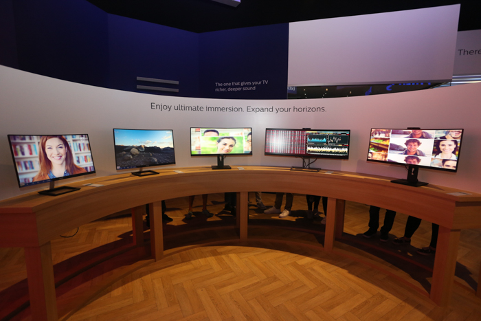 IFA 2019丨可触摸可防窥 飞利浦显示器和你想象中的有点不一样
