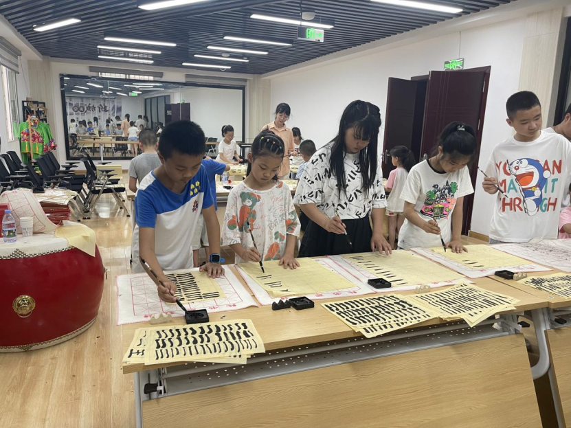 雅安市名山区“七彩家园 魅力新城”丰富假期生活 点燃孩童希望