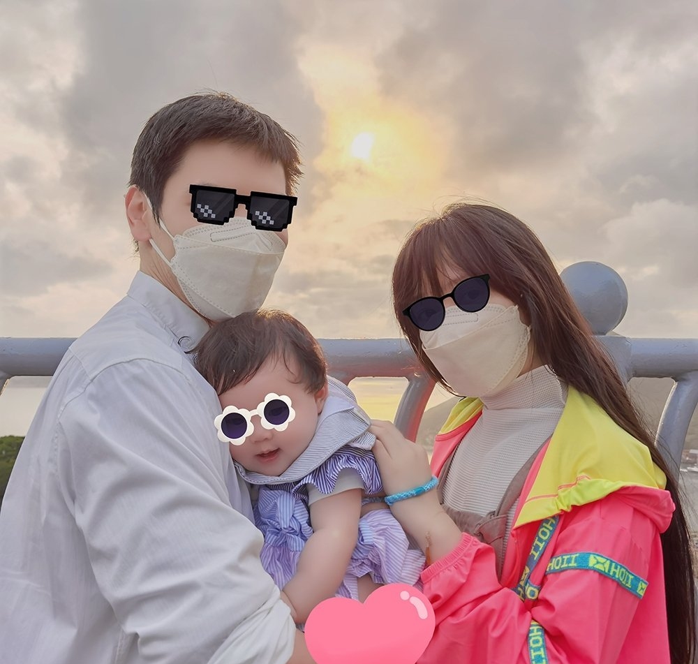 向佐溫馨全家福曝光，女兒長得像混血兒，手臂和郭碧婷手腕一樣粗