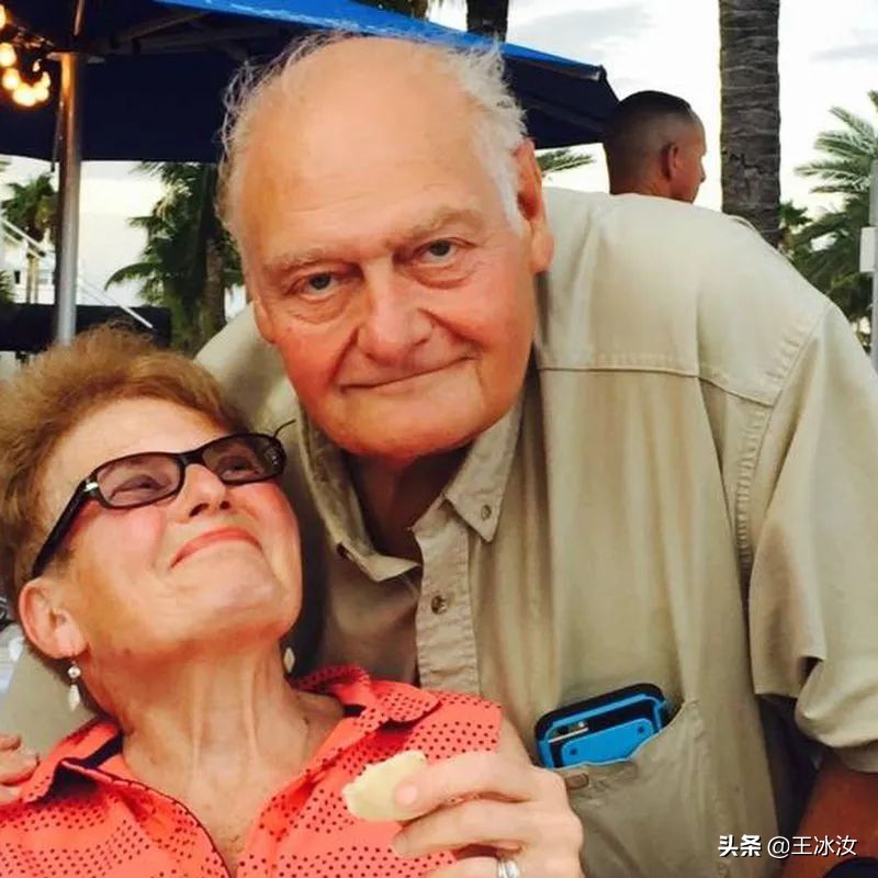 华邮的“美国日记”：1000位新冠死者的故事，他