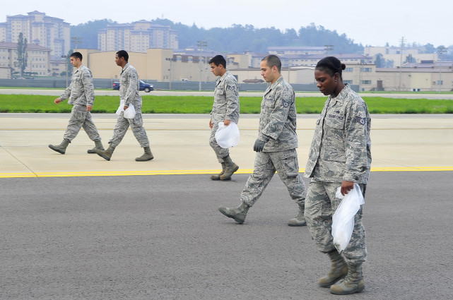 五名美军从美国飞抵韩国后，新冠病毒检测结果呈阳性