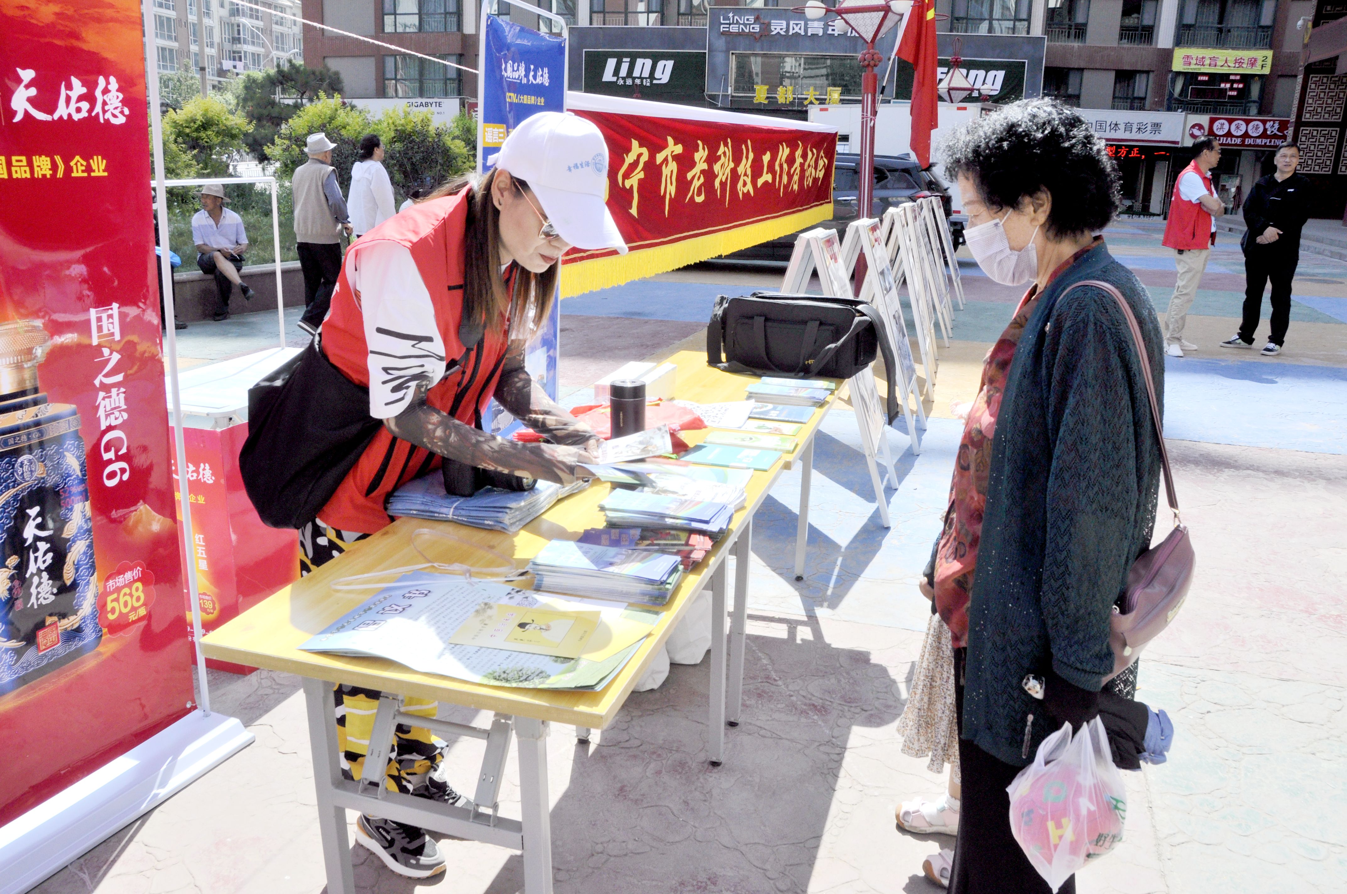 西宁 科普知识进社区 社区义诊暖人心