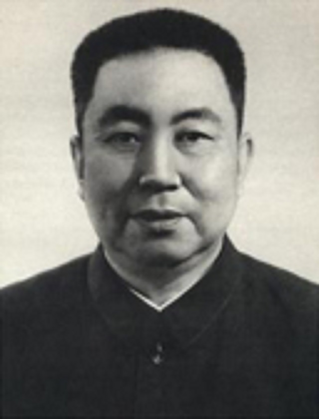 新中国第二代领导人华国锋，为何没能葬在八宝山？原因令人动容