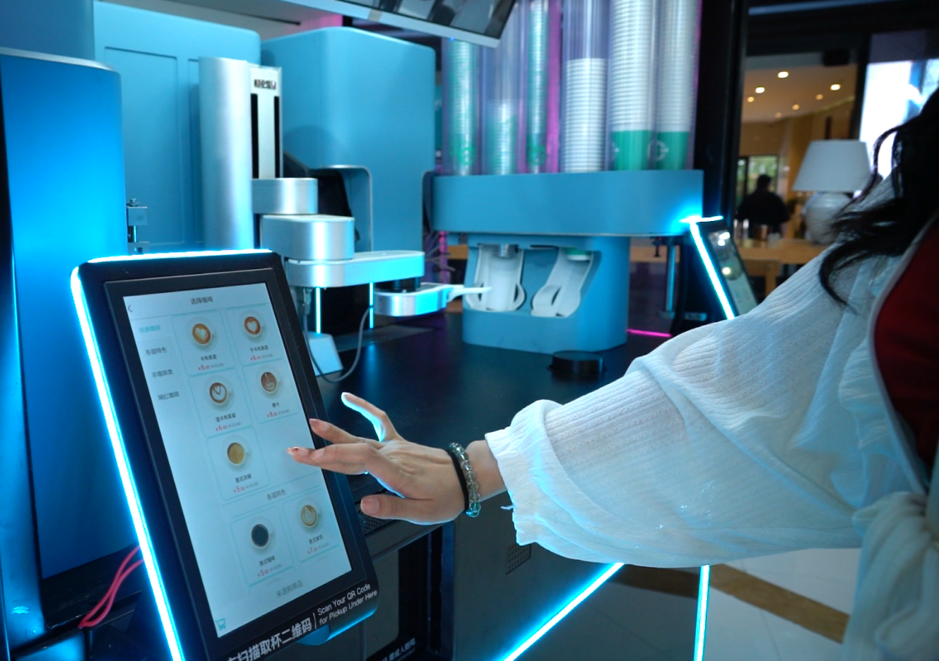 Starbucks temporarily closed many stores in New York, how far can intelligent coffee robots go? Starbucks temporarily closed many stores in New York, how far can intelligent coffee robots go?
