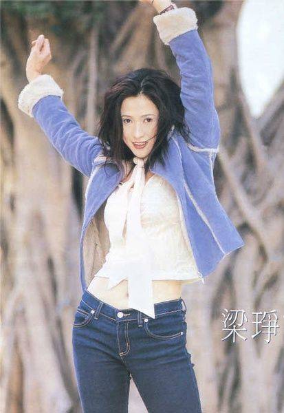 选美落选却成打星，事业当红为父息影，今49岁仍单身